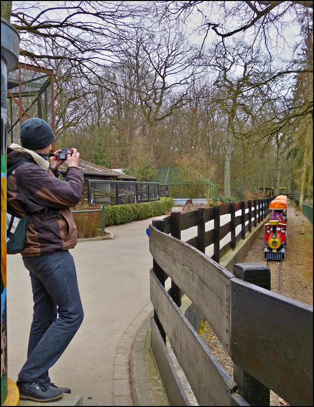 . Ein Bahnfotograf bleibt ein Bahnfotograf, unabh�ngig von der Gr��e der Bahn. 05.04.2013 (Jeanny)