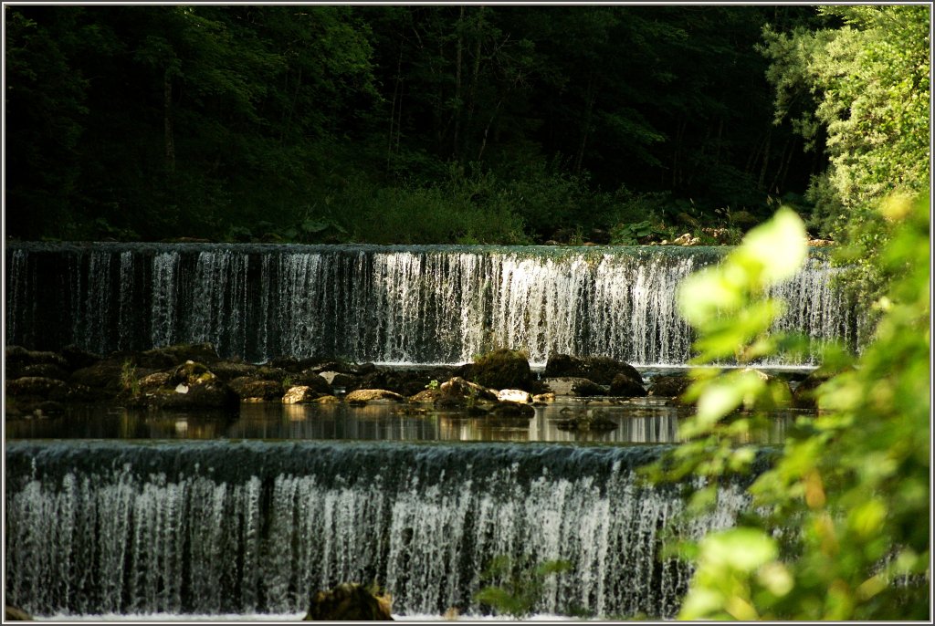 Bei grosser Hitze erfrischt ein k�hlender Wasserfall.
(09.07.2010) 