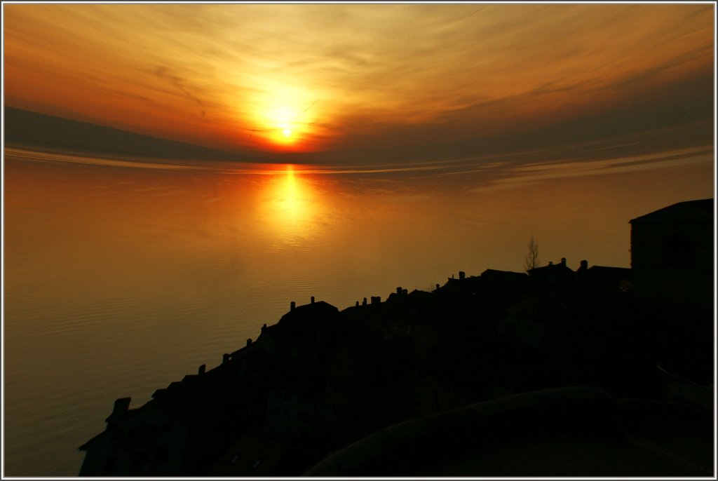 Fischaugenansicht eines Sonnenuntergangs.
(08.02.2011)