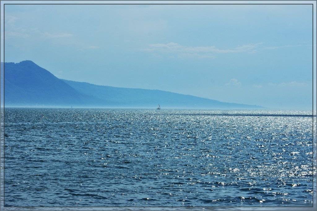 Kleines Schiff allein auf dem See.
(06.06.2013)