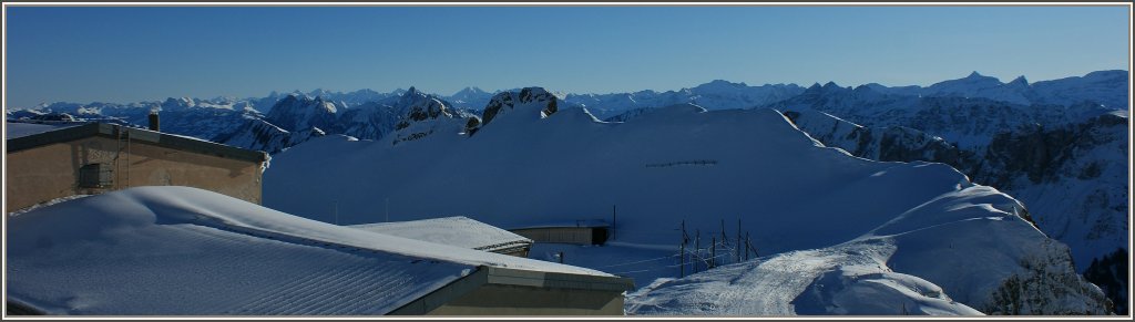 �ber den D�chern vom Rochers-de-Naye.
(12.01.2012)