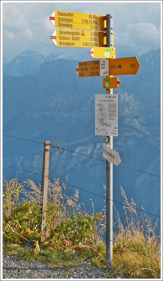 . Auch am Gipfel des Brienzer Rothorns gibt es Wanderwege f�r unge�bte Bergwanderer. 27.09.2013 (Jeanny)