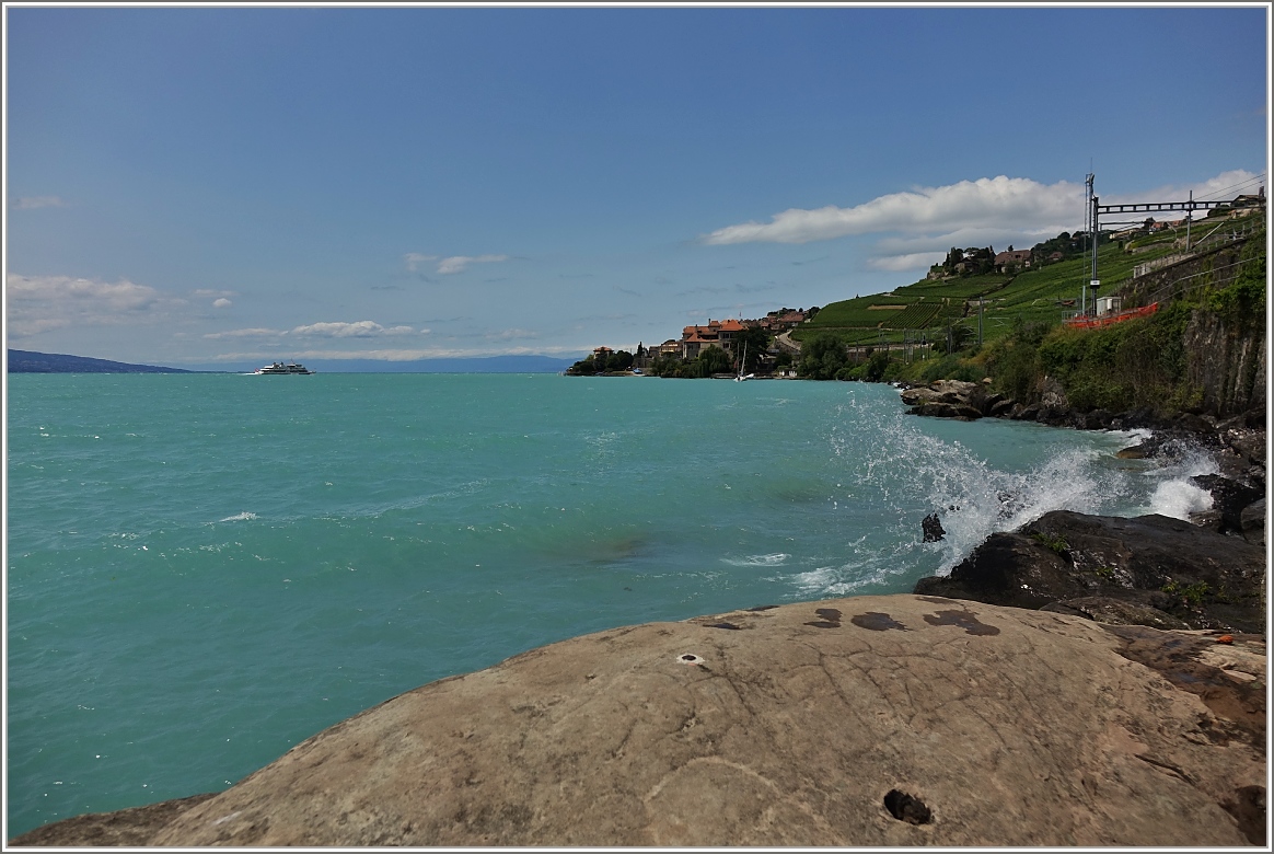 Der stürmische Wind sorgt für eine besondere Stimmung am Genfersee.
(08.07.2015)