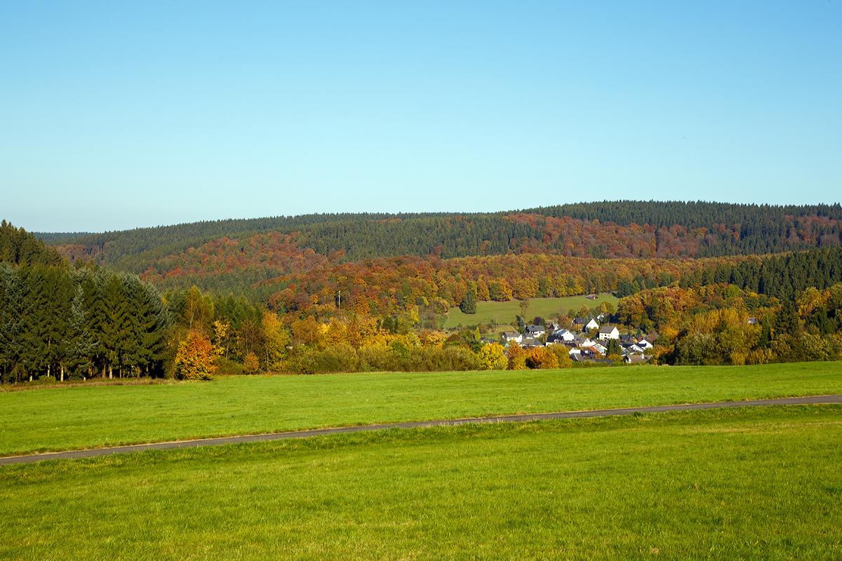 
Goldner Oktober bei Emmerzhausen am 15.10.2017.