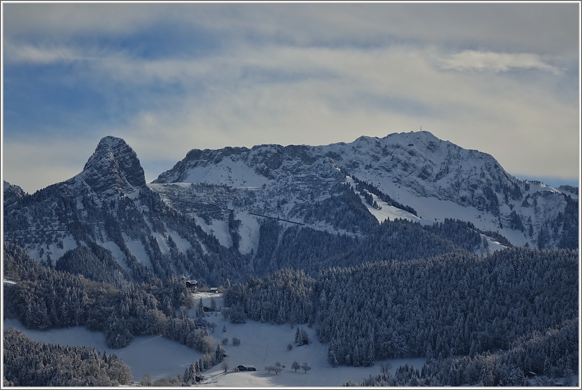 Tiefverschneit zeigen sich Col de Jaman, Sonloup und Rochers-de-Naye 
(21.01.2015)