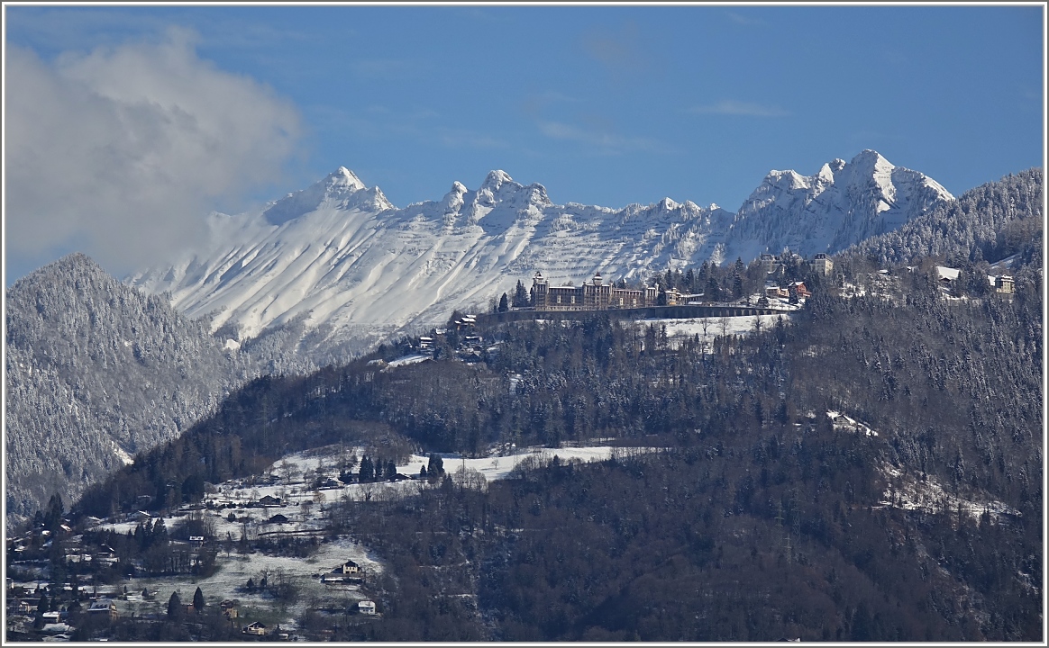 Tiefverschneit zeigte sich heute morgen Caux und die Waadtländer Berge.
(07.03.2016) 