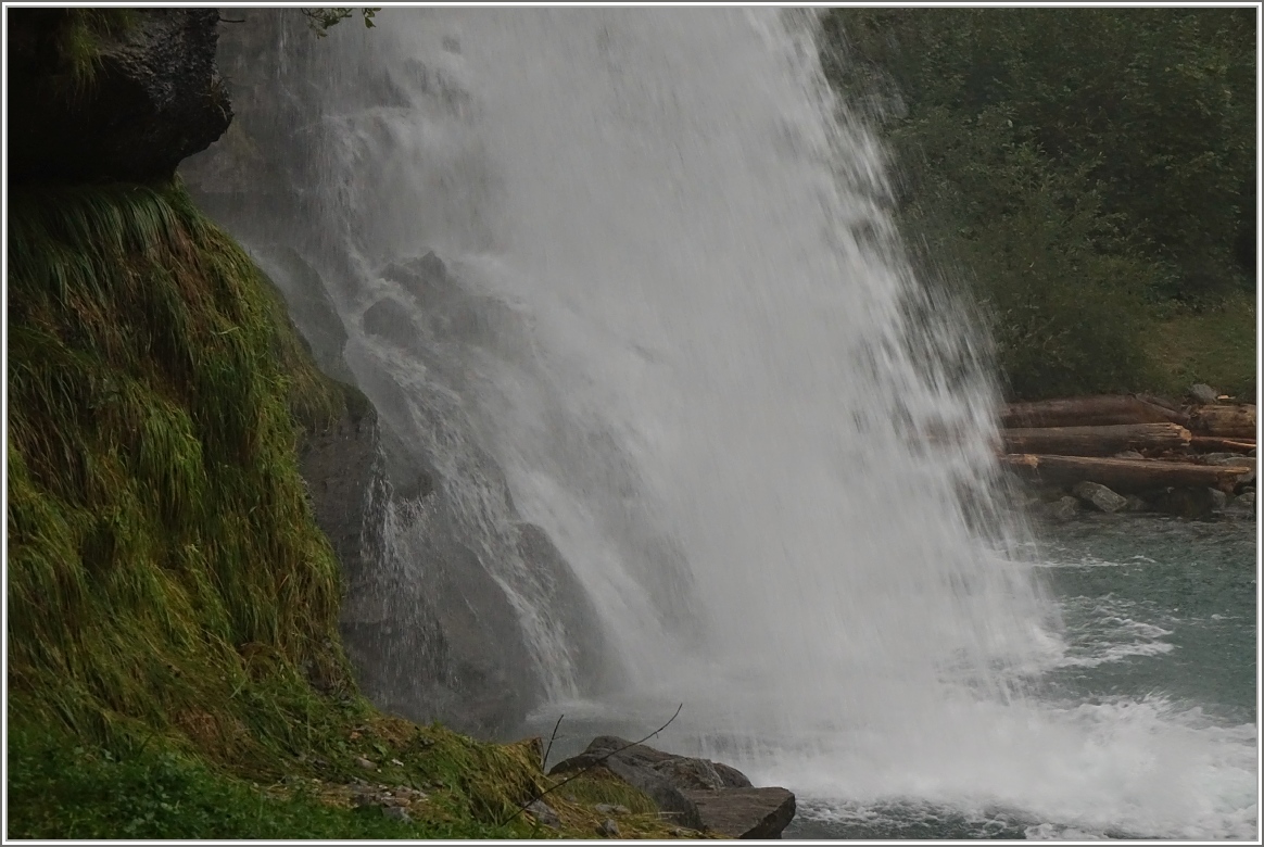 Tosend erreicht das Wasser sein Ziel.
(22.09.2015)