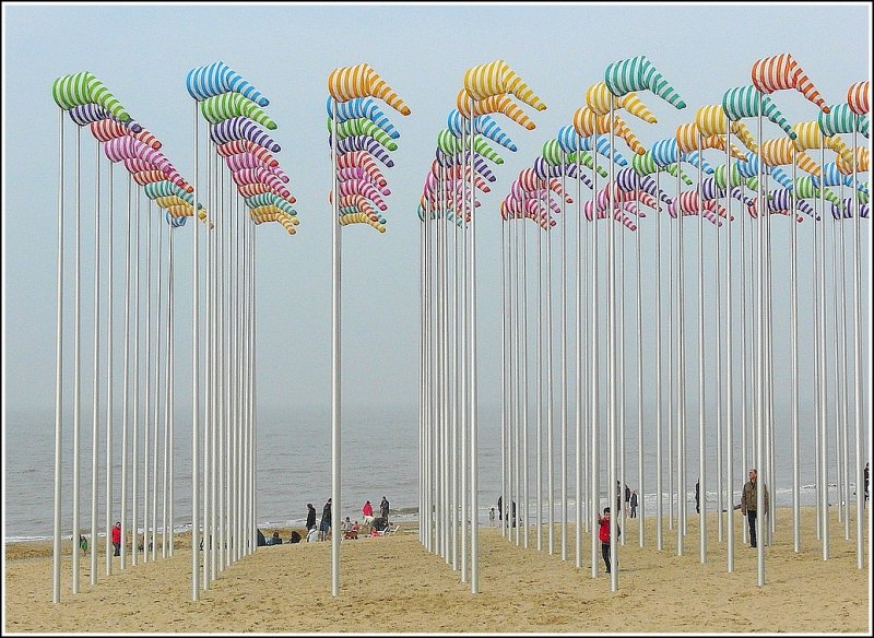 Kunstwerk von Daniel Buren in De Haan. 12.04.09 (Jeanny)