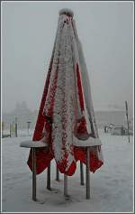 Nicht zum Verweilen sah diese Terrasse in Arosa am 1.