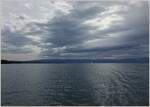 Dunkle Wolkenformationen über dem Bodensee zeigen eine besondere Stimmumg.
(14.9.2022) 

