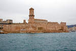 Der Blick von der Seeseite auf Fort Saint-Jean am 25.03.2015, eine Festung in Marseille, die 1660 unter Louis XIV am Eingang zum Alten Hafen gebaut, davor war dort vom zwölften Jahrhundert die