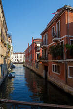 Venedig (Venezia) und seine Kan�le, hier am 24.07.2022.
