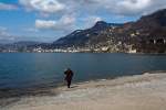 Alles im Kasten.......Lac L�man bei Villeneuve am 26.02.2012, mit Bilck auf Ch�teau de Chillon, dahinter Montreux und Vevey.