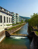 Das Flüsschen Ruisseau de Bergère in Vevey (Waadt) am 28.05.2023, es hat es nicht mehr weit zur Mündung in den Genfersee.